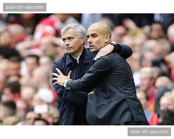 特写镜头：瓜迪奥拉在国际米兰扳平比分后的即时战术手势调整